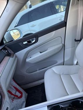 2021 Volvo XC60 Recharge Plug-In Hybrid T8 Inscription Expression