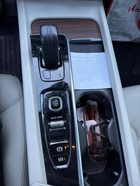 2021 Volvo XC60 Recharge Plug-In Hybrid T8 Inscription Expression