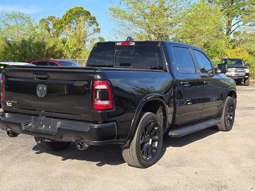 Diamond Black Crystal Pearlcoat 2022 RAM 1500 Laramie