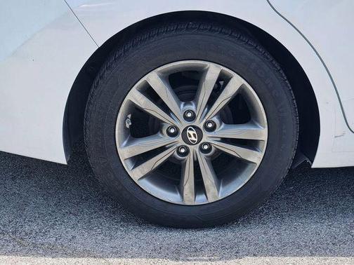 Quartz White Pearl 2017 Hyundai ELANTRA Value Edition