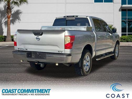 2017 Nissan Titan SV