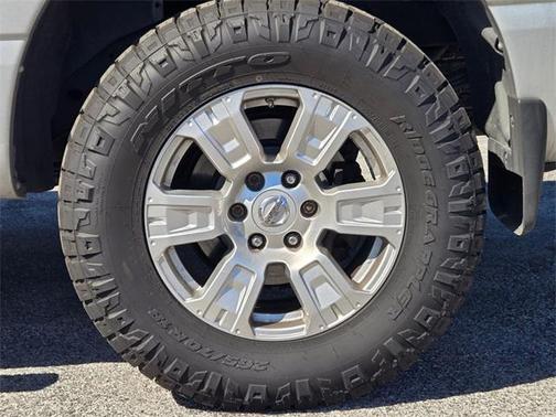 2017 Nissan Titan SV