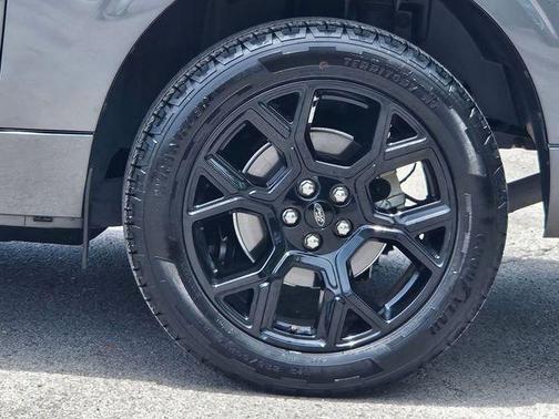 CARBONIZED GRAY METALLIC 2025 Ford Maverick Lobo Standard