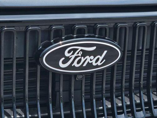 CARBONIZED GRAY METALLIC 2025 Ford Maverick Lobo Standard