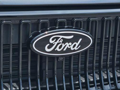 CARBONIZED GRAY METALLIC 2025 Ford Maverick Lobo Standard