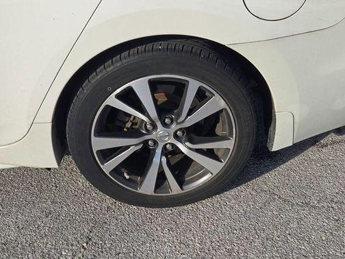 Pearl White 2016 Nissan Maxima 3.5 SV