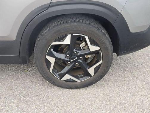 Steel Gray 2024 Kia Seltos EX