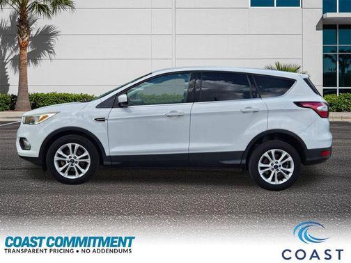 OXFORD WHITE 2017 Ford Escape SE