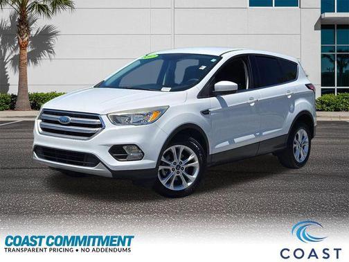 OXFORD WHITE 2017 Ford Escape SE