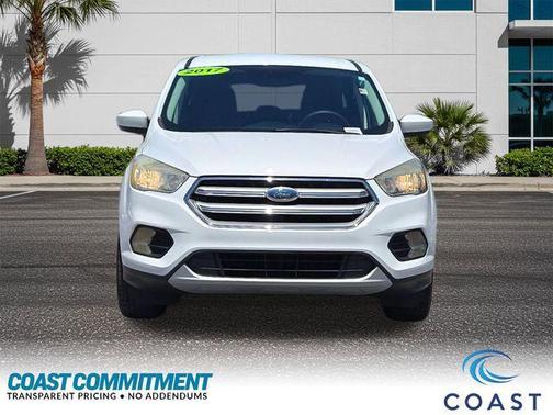 OXFORD WHITE 2017 Ford Escape SE