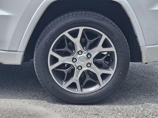 Bright White Clearcoat 2019 Jeep Grand Cherokee Overland