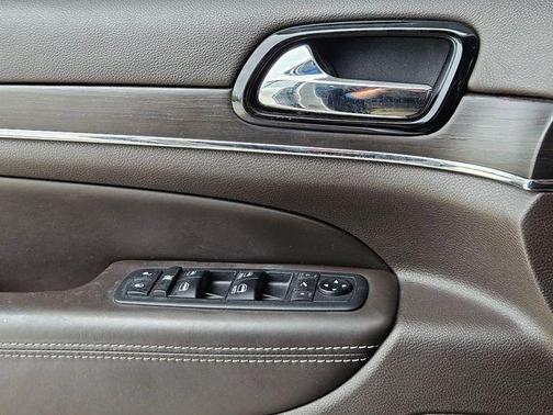Bright White Clearcoat 2019 Jeep Grand Cherokee Overland