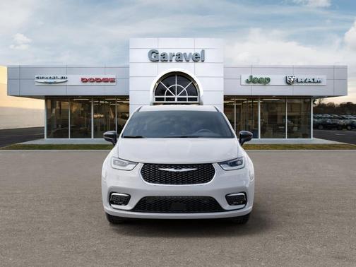 Bright White Clearcoat 2026 Chrysler Pacifica Select AWD