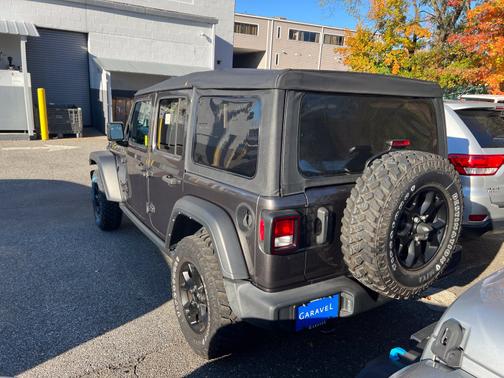 Granite Crystal Metallic Clearcoat 2022 Jeep Wrangler Willys