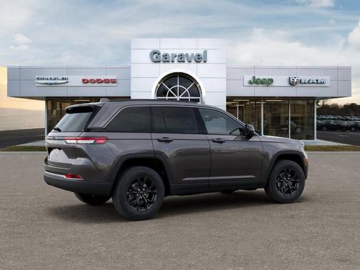 Metallic 2026 Jeep Grand Cherokee Laredo