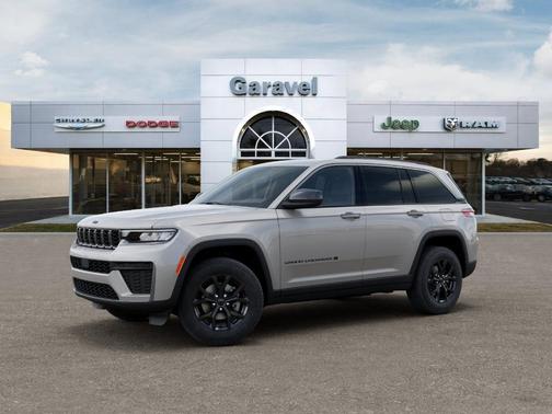 Silver Zynith 2026 Jeep Grand Cherokee Laredo