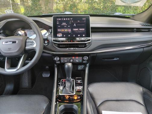 Diamond Black Crystal Pearlcoat 2026 Jeep Compass Limited