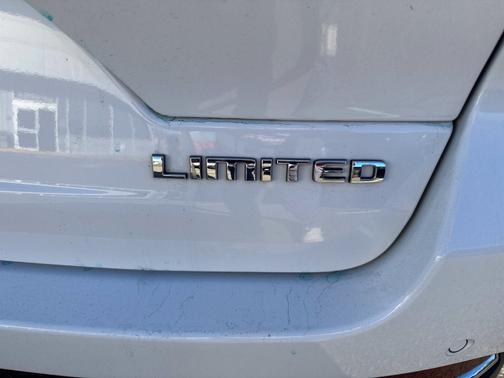 Bright White Clearcoat 2023 Jeep Grand Cherokee Limited