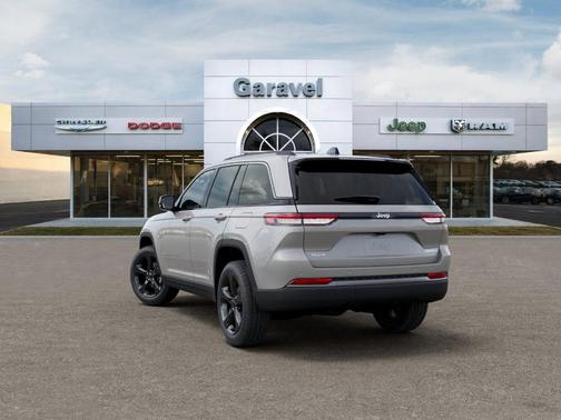 Silver Zynith 2026 Jeep Grand Cherokee Limited