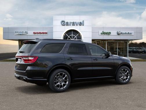 DB Black Crystal Clearcoat 2026 Dodge Durango GT Plus HEMI V8