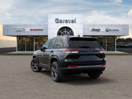High Gloss Black 2027 Jeep Grand Cherokee Limited Reserve 4x4
