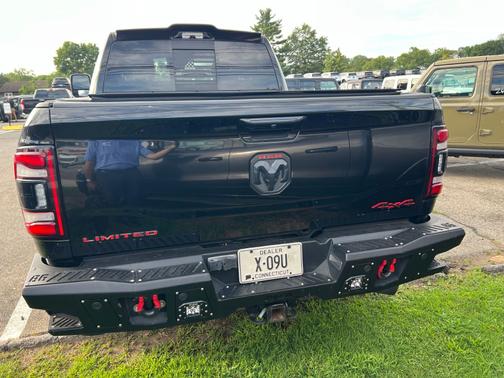 Diamond Black Crystal Pearlcoat 2023 RAM 2500 Limited