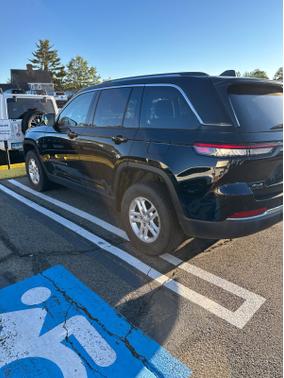 Diamond Black Crystal Pearlcoat 2022 Jeep Grand Cherokee Laredo