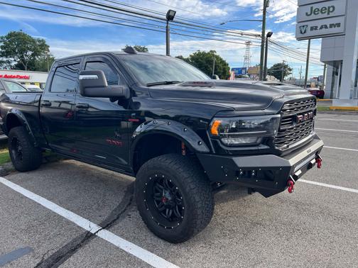 Diamond Black Crystal Pearlcoat 2023 RAM 2500 Limited