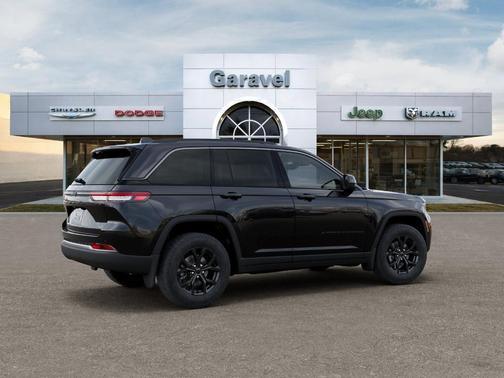 Diamond Black 2026 Jeep Grand Cherokee Laredo