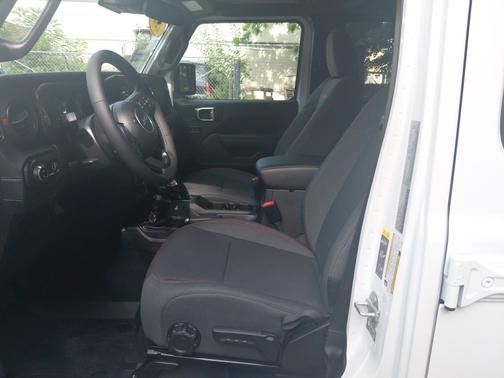 Bright White Clearcoat 2025 Jeep Gladiator Rubicon