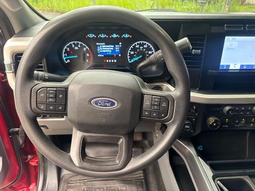 Rapid Red Metallic Tinted Clearcoat 2023 Ford F-350 XLT