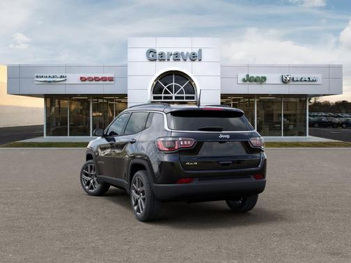 Diamond Black Crystal Pearlcoat 2026 Jeep Compass Limited