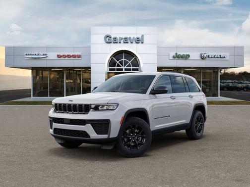 Bright White Clearcoat 2026 Jeep Grand Cherokee Altitude 4x2