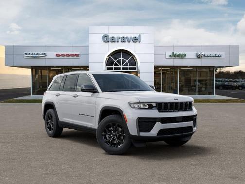 Bright White Clearcoat 2026 Jeep Grand Cherokee Altitude 4x2