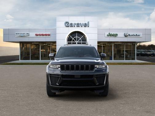 Diamond Black Crystal Pearlcoat 2026 Jeep Grand Cherokee Altitude 4x2