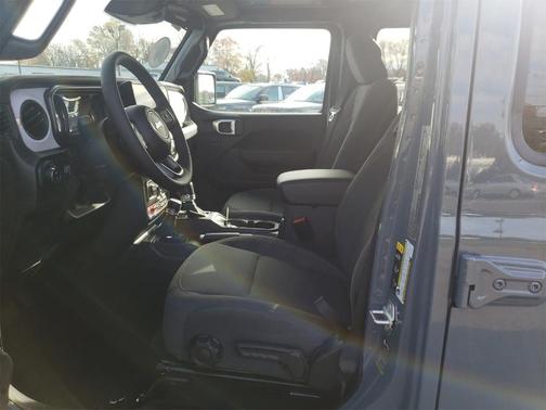 2026 Jeep Gladiator Sport