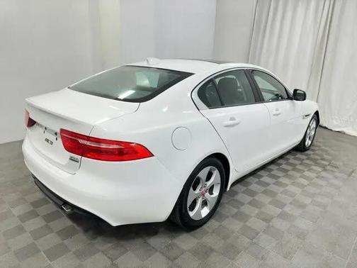 2017 Jaguar XE 25t