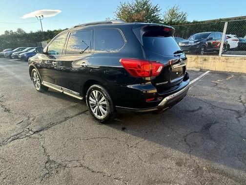 2018 Nissan Pathfinder SV