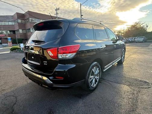 2018 Nissan Pathfinder SV