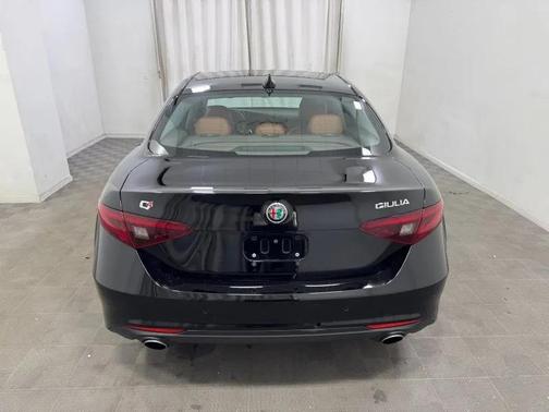 2017 Alfa Romeo Giulia Base