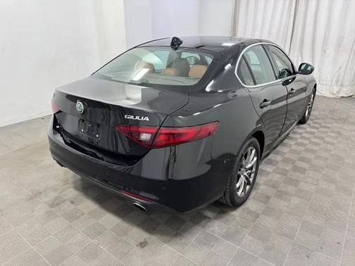 2017 Alfa Romeo Giulia Base