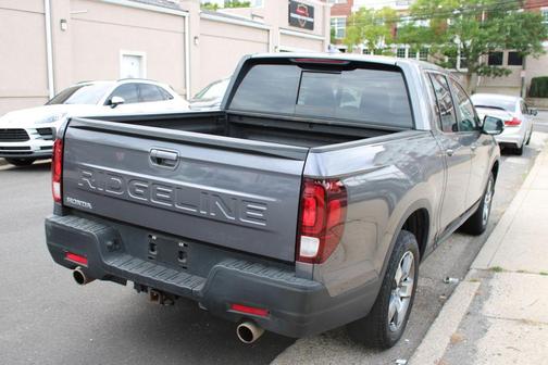 Modern Steel Metallic 2025 Honda Ridgeline RTL