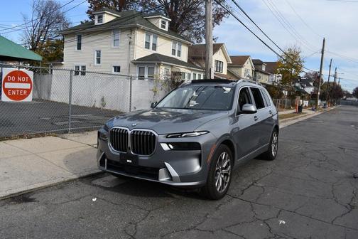 2025 BMW X7 xDrive40i