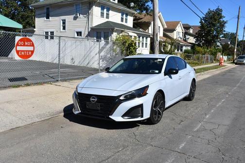 2023 Nissan Altima SR FWD