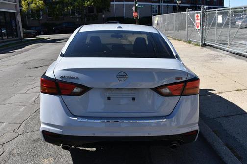 2023 Nissan Altima SR FWD