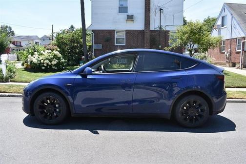 2023 Tesla Model Y Long Range Dual Motor All-Wheel Drive