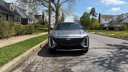 Argent Silver Metallic 2024 Cadillac LYRIQ Luxury
