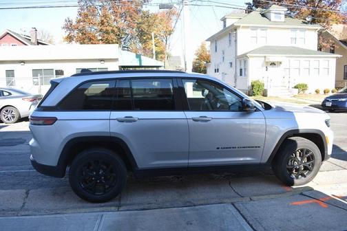 2024 Jeep Grand Cherokee Altitude