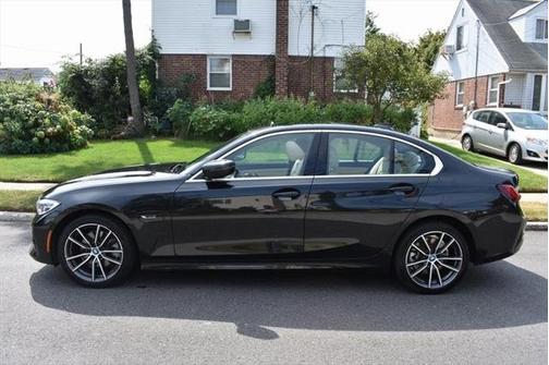 2022 BMW 330e Base