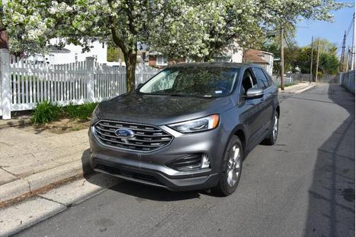2022 Ford Edge Titanium